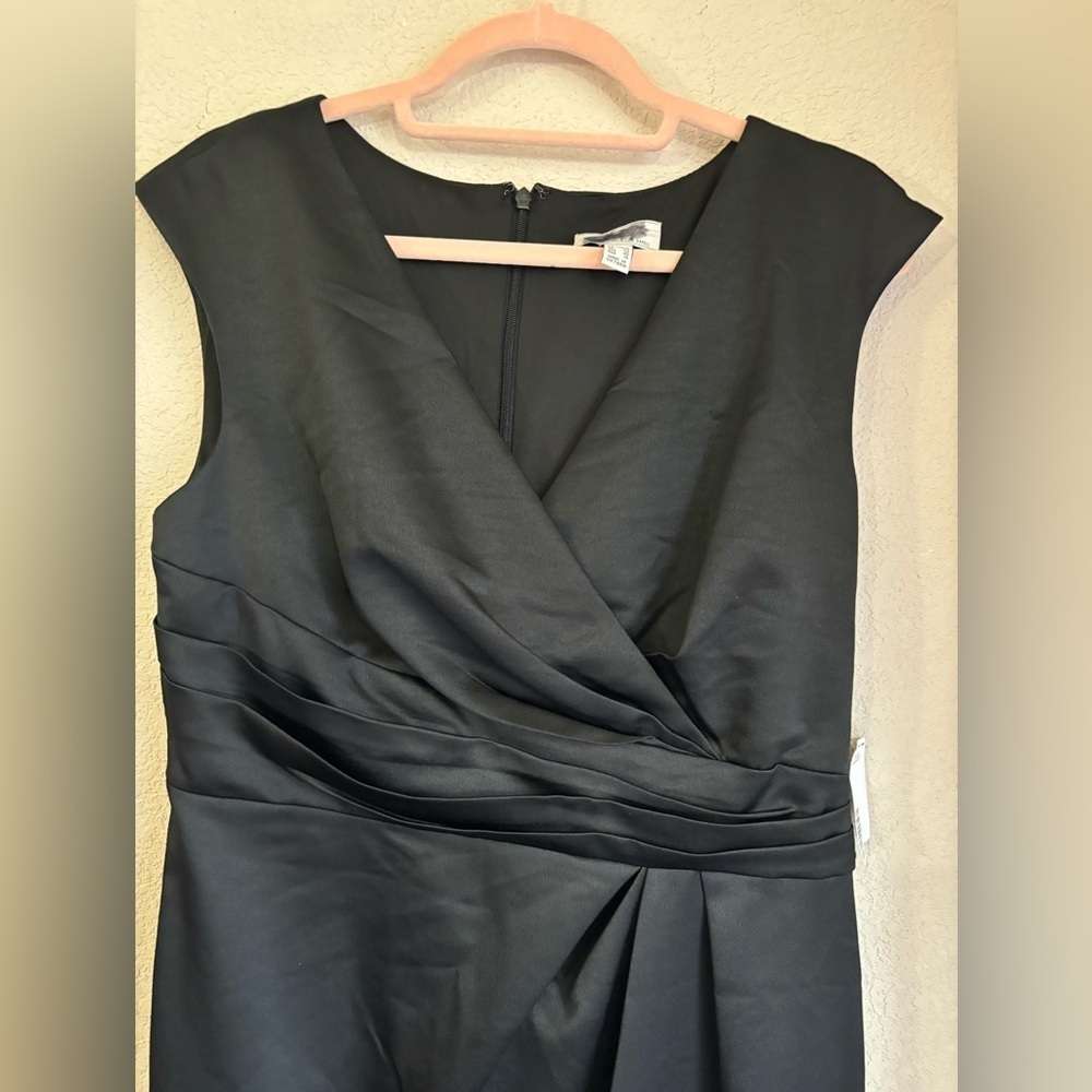 NWT Lovely Adrianna Papell Black Satiny Wrap Top Style Cocktail Sheath Dress 10 - Picture 3 of 7